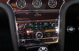 Bentley Mulsanne EWB, dash detail